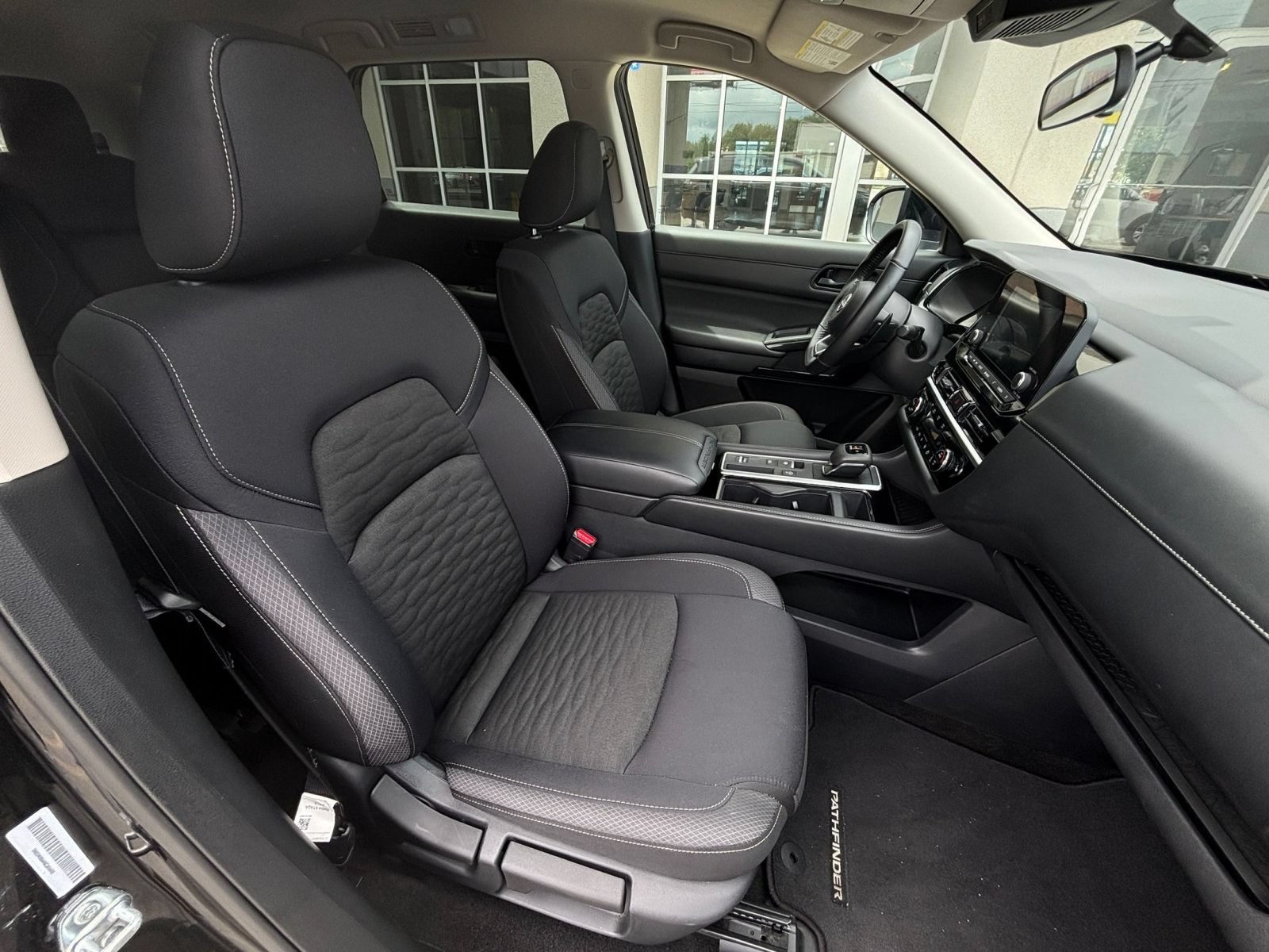 Used 2025 Nissan Pathfinder SV FWD image 39