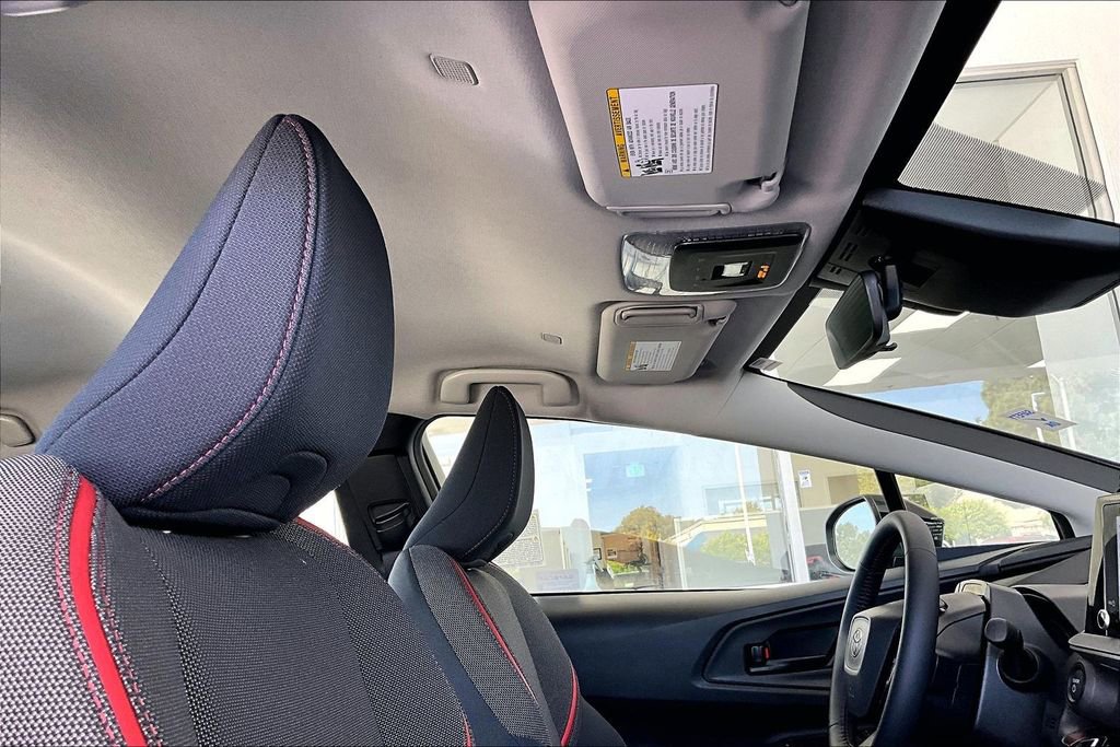 Used 2026 Toyota Prius Plug-In Hybrid image 27