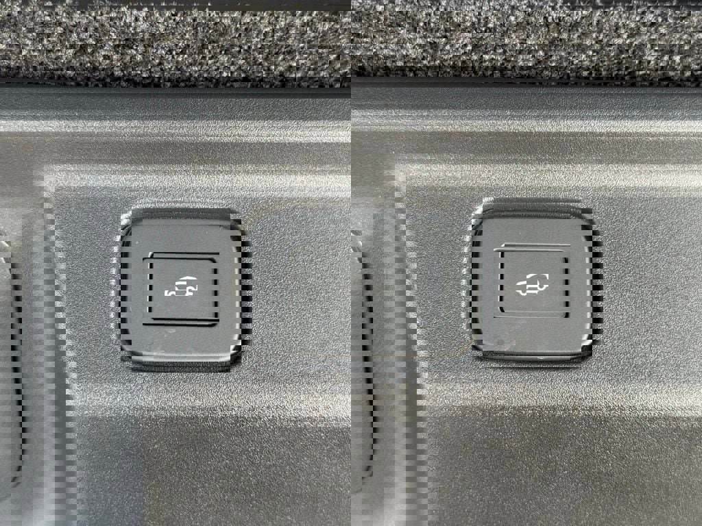 New 2026 Land Rover Range Rover SE image 37