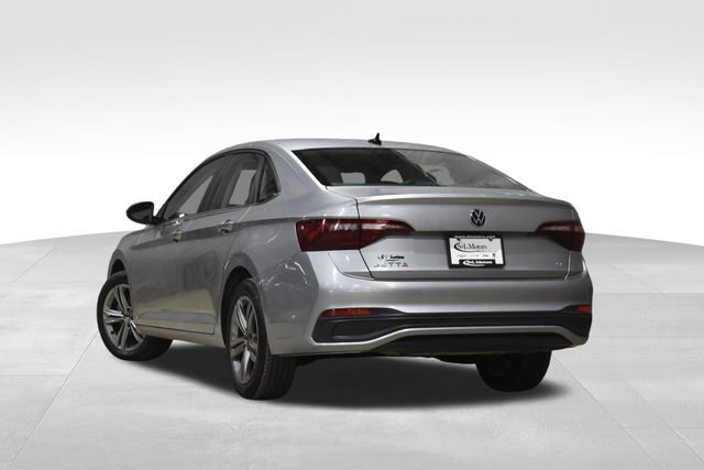 Used 2024 Volkswagen Jetta SE image 2