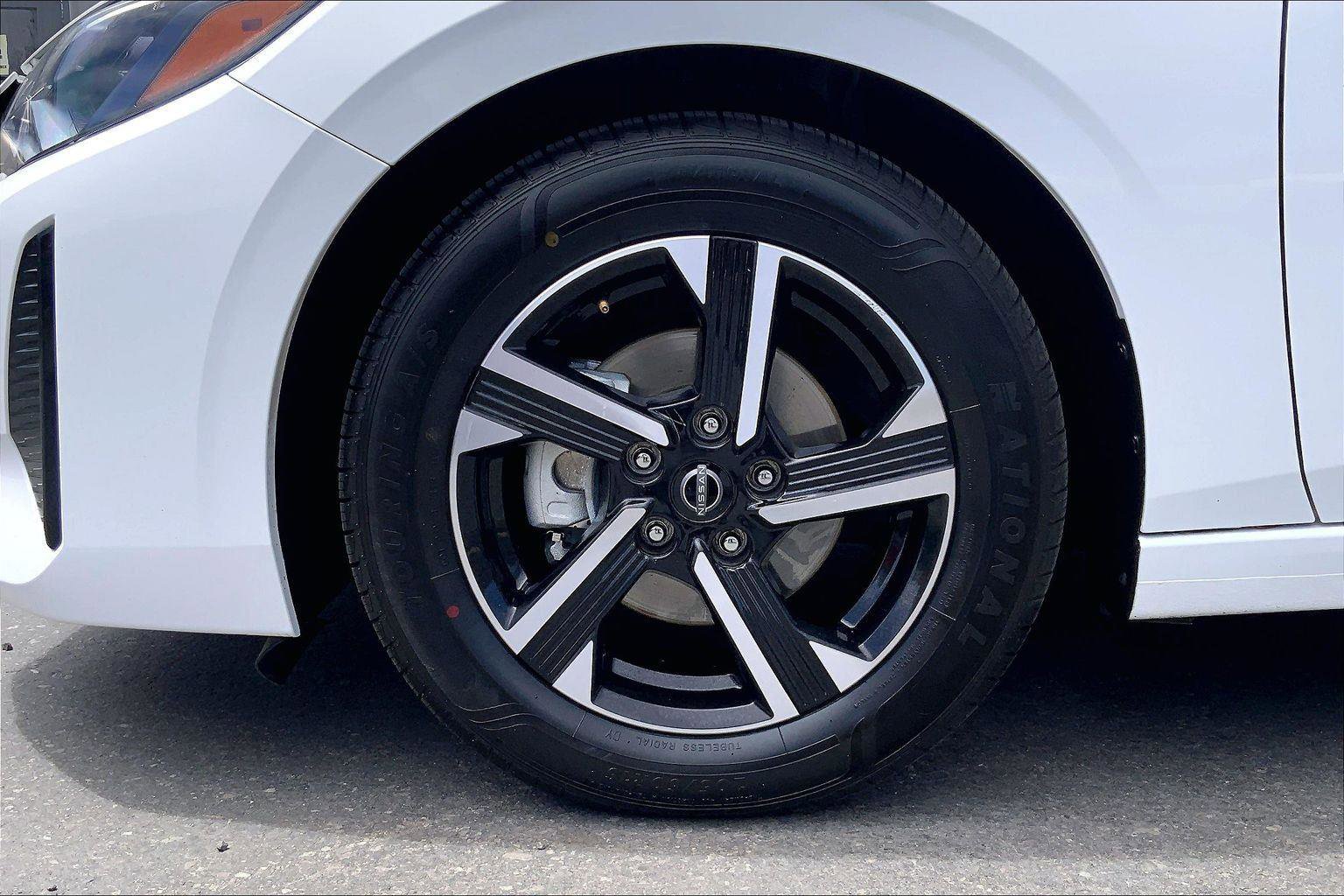 Used 2024 Nissan Sentra SV FWD image 9