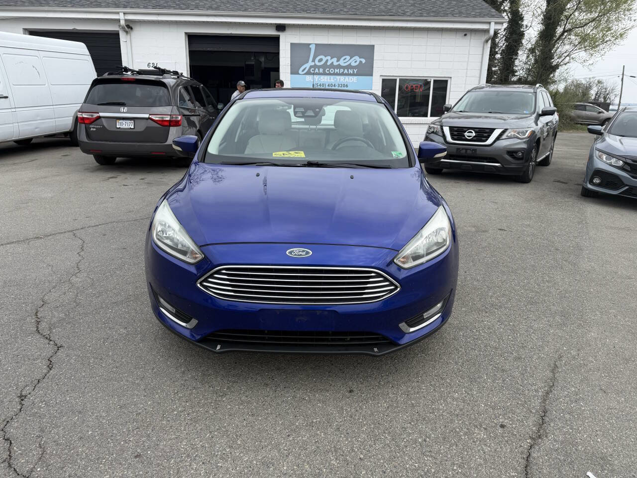 Used 2015 Ford Focus Titanium w/ Titanium Technology Package FWD image 3