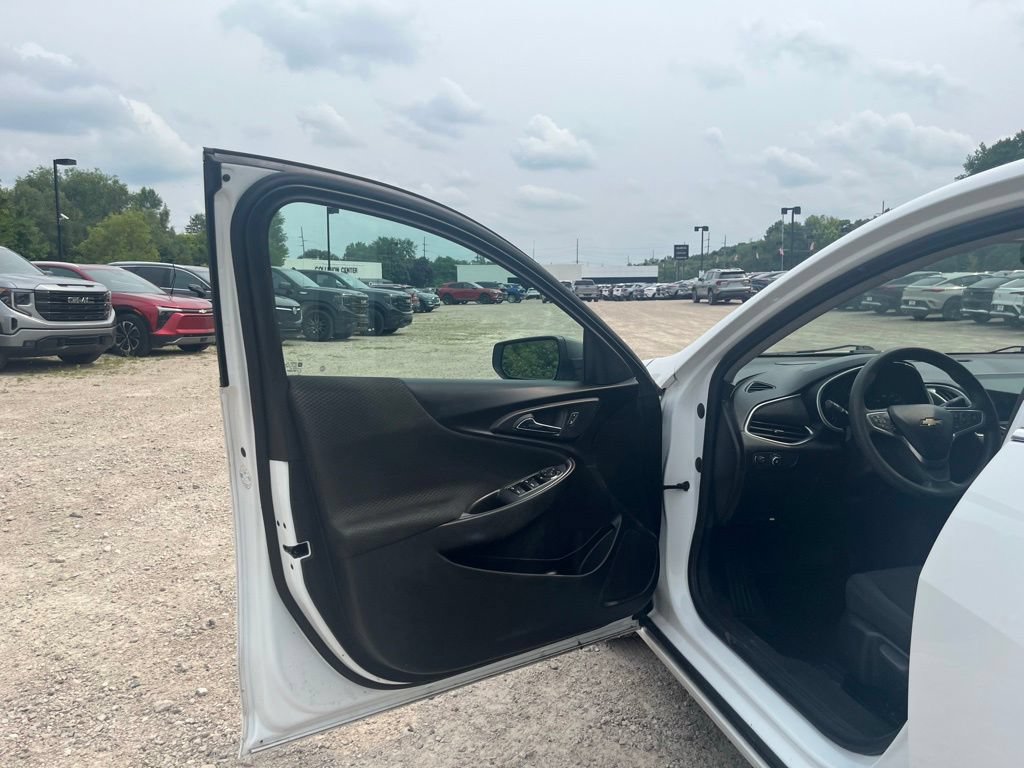 Used 2023 Chevrolet Malibu LS FWD image 16