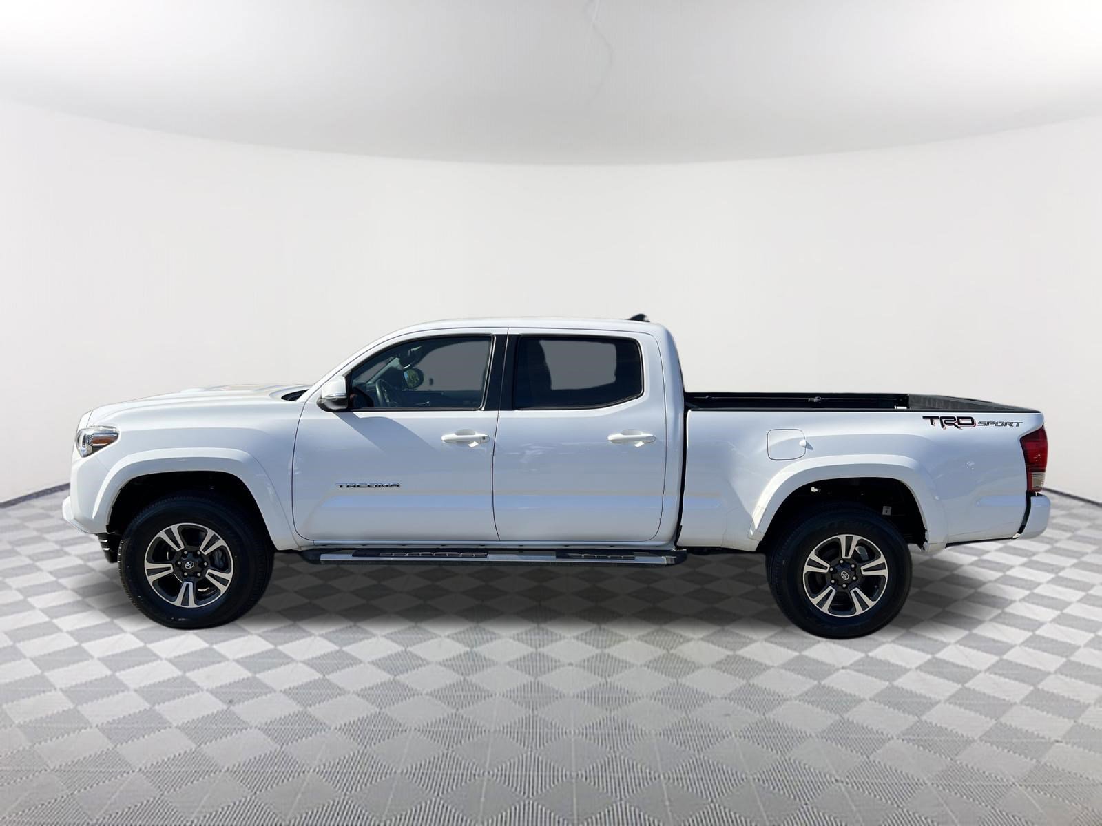 Used 2017 Toyota Tacoma TRD Sport w/ Tow Package image 14