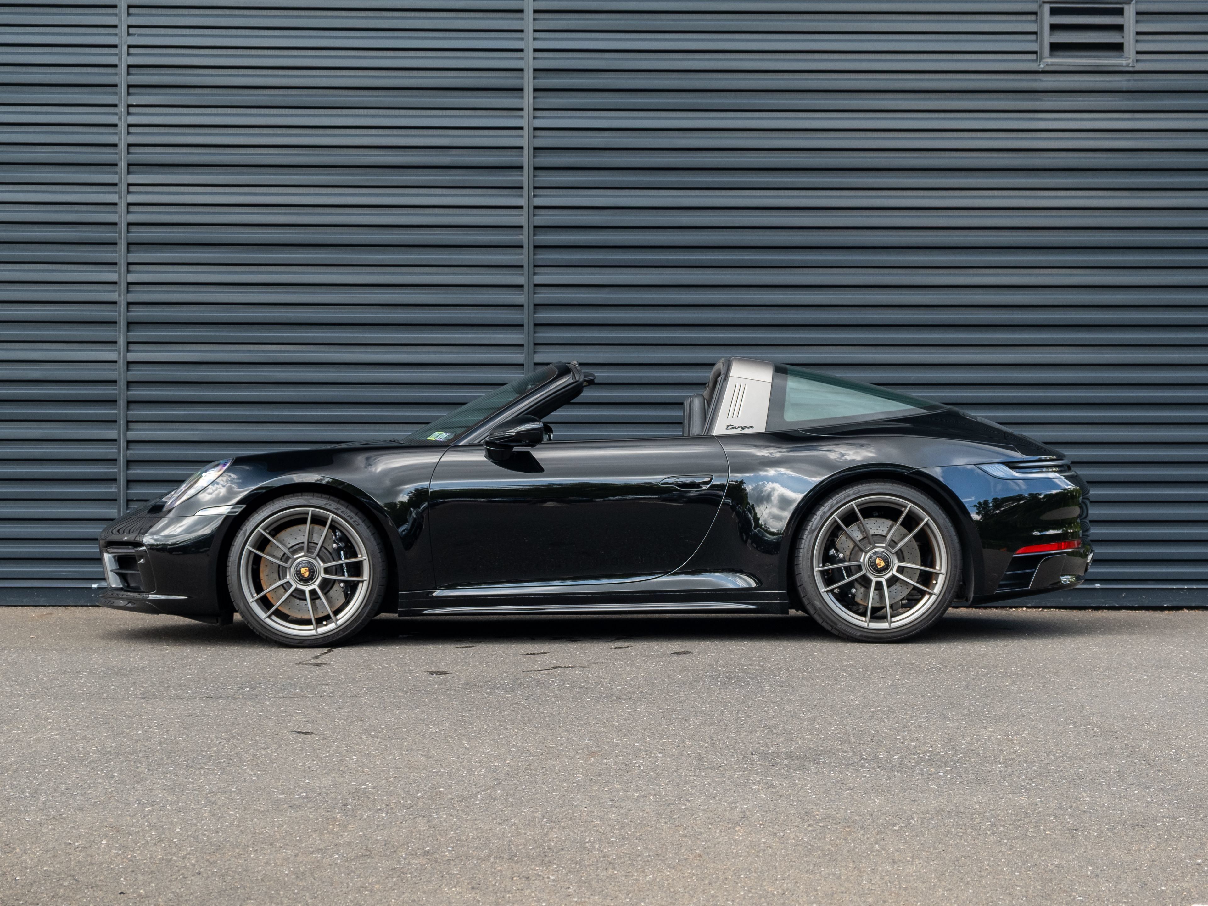 Certified 2022 Porsche 911 Targa 4 GTS AWD/4WD image 2