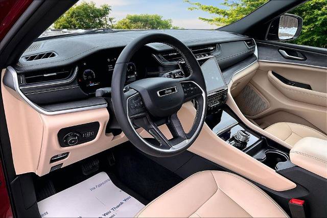 Used 2024 Jeep Grand Cherokee Limited AWD/4WD image 13