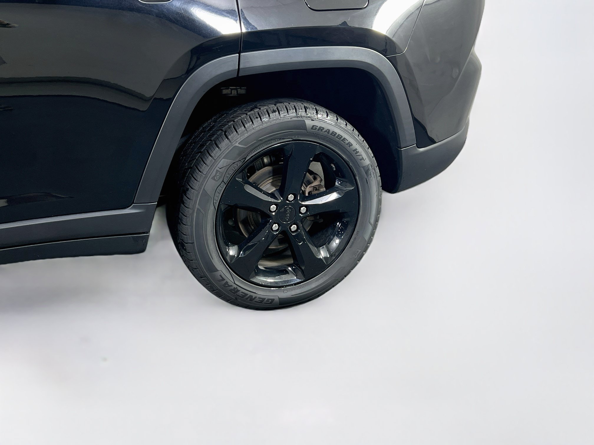 Used 2023 Jeep Grand Cherokee Altitude RWD image 29