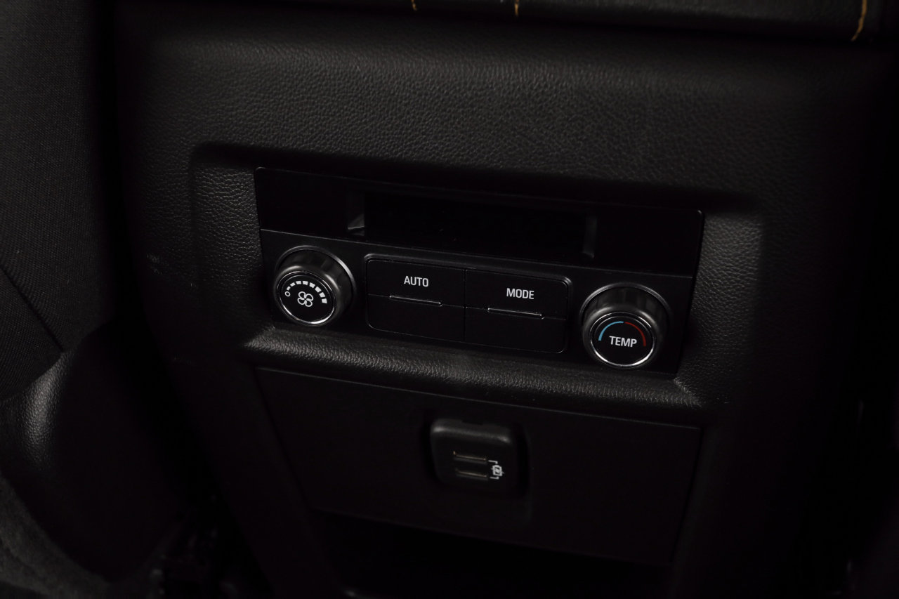 Used 2021 Chevrolet Traverse LT image 24