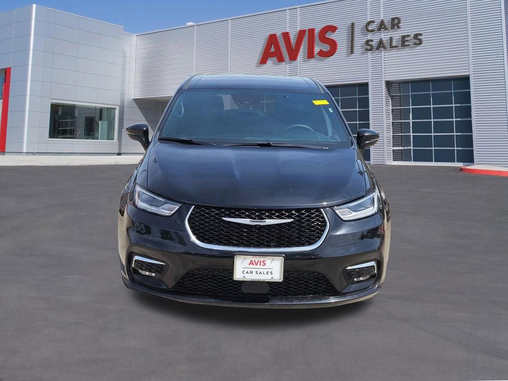 Used 2025 Chrysler Pacifica Select image 10