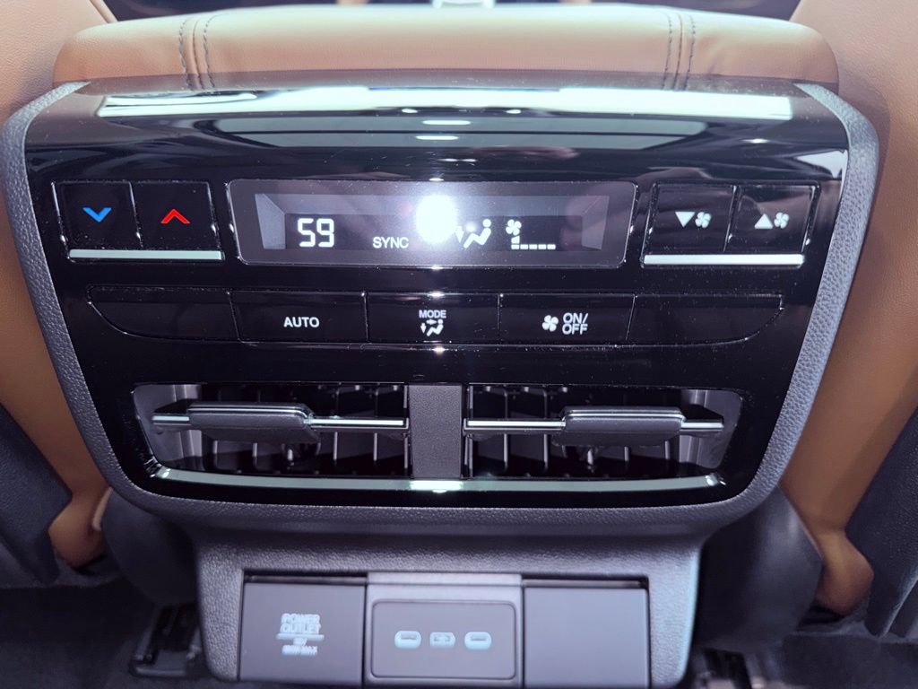 Used 2025 Acura MDX SH-AWD w/ Technology Package image 13