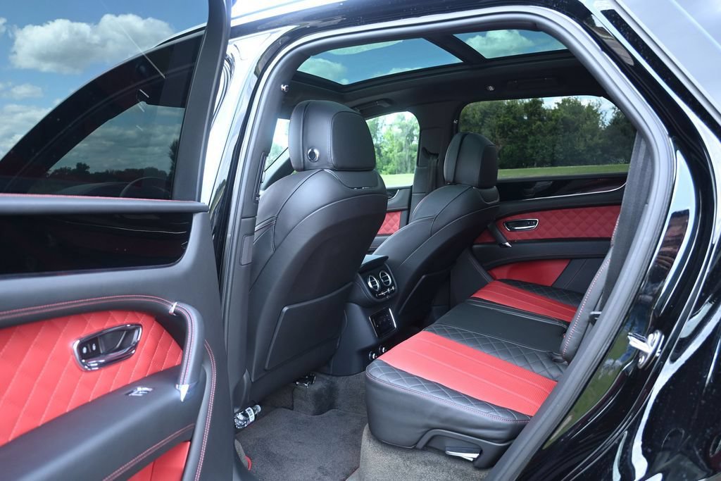Used 2020 Bentley Bentayga AWD/4WD image 36