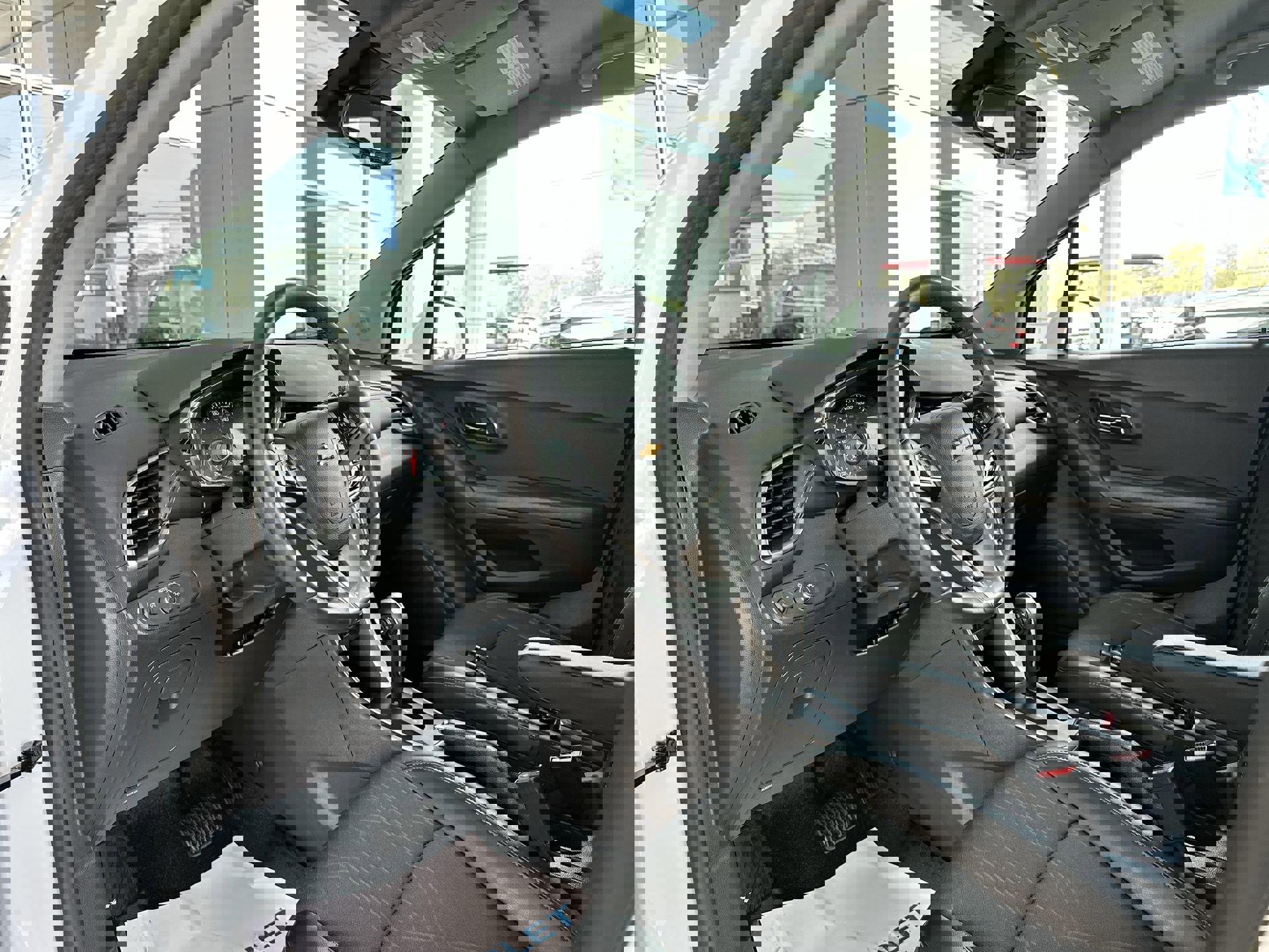 Used 2020 Chevrolet Trax LT w/ LT Convenience Package FWD image 10