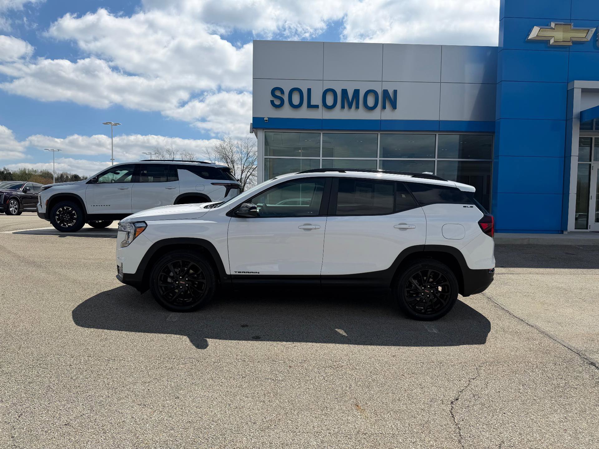 Used 2023 GMC Terrain SLE w/ Driver Convenience Package image 3