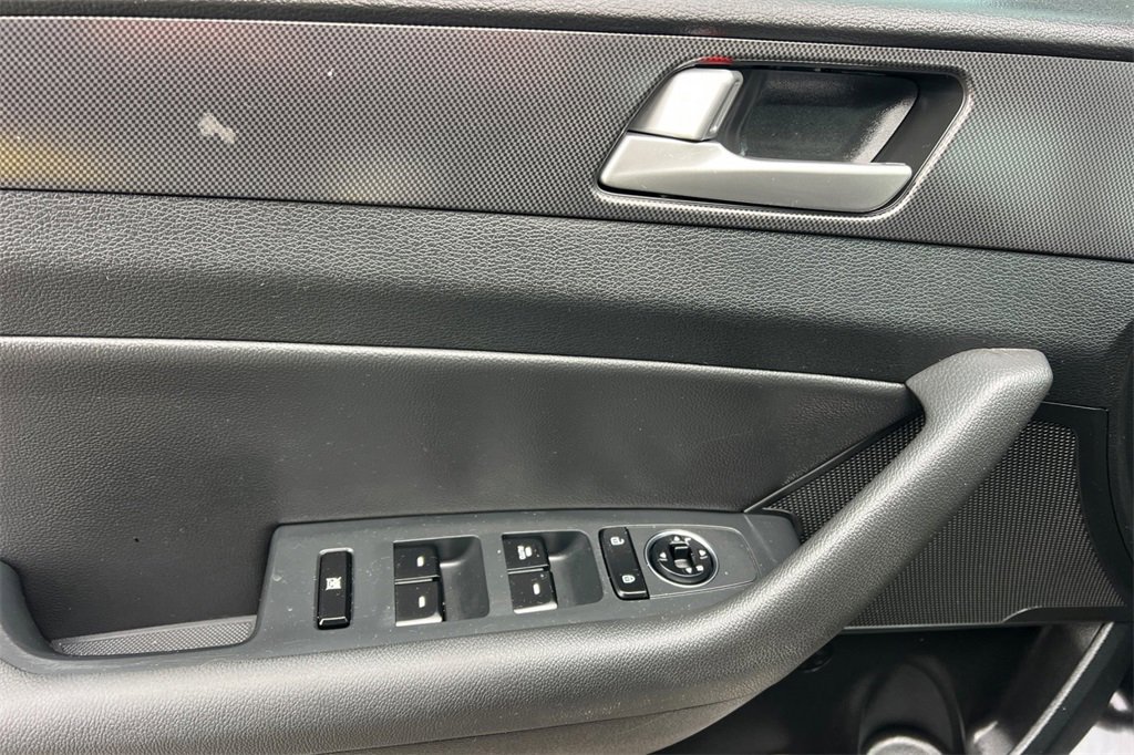 Used 2016 Hyundai Sonata Sport w/ Option Group 1V image 13