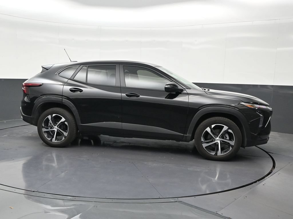 Used 2025 Chevrolet Trax RS w/ Driver Confidence Package FWD image 7