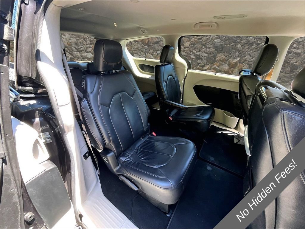 Used 2017 Chrysler Pacifica Touring-L Plus FWD image 24