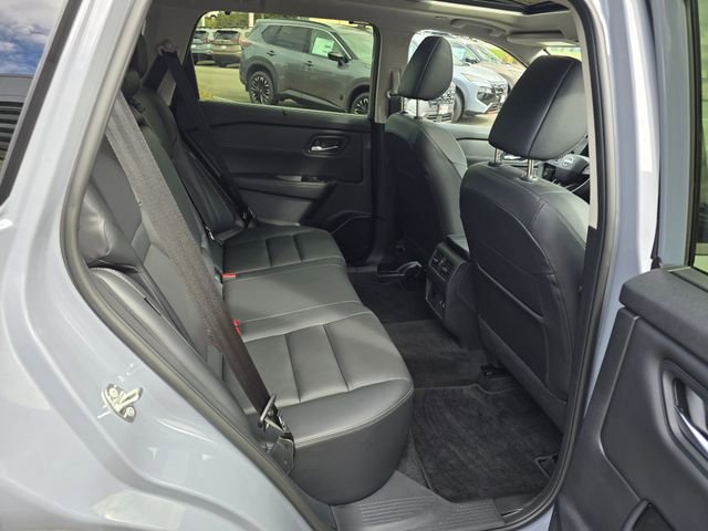 Used 2025 Nissan Rogue SL w/ Tech Package image 15