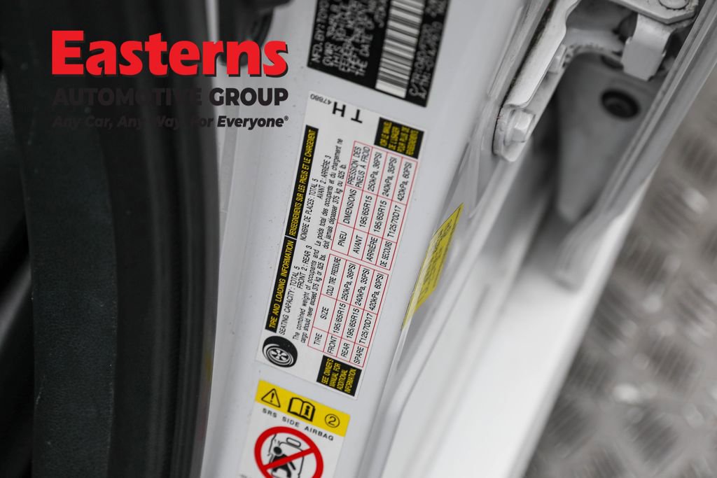 Used 2022 Toyota Prius LE image 32