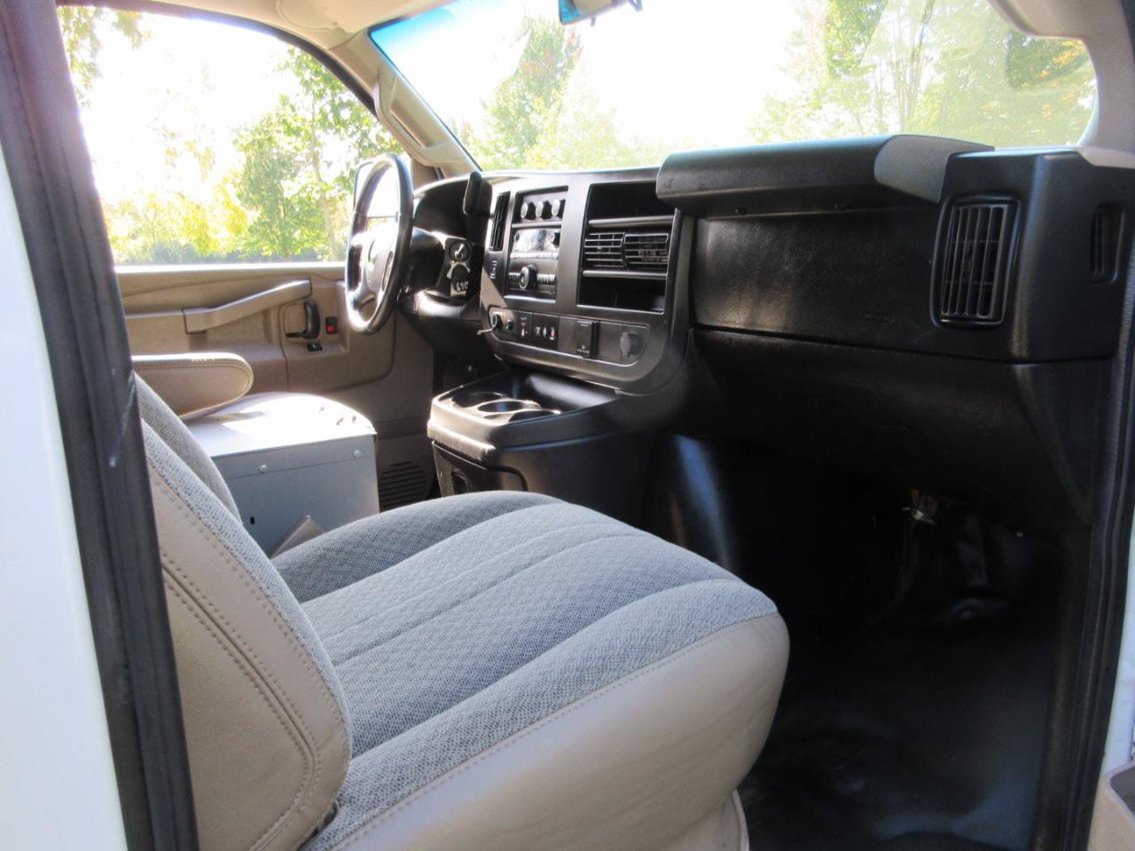 Used 2017 Chevrolet Express 3500 RWD image 36