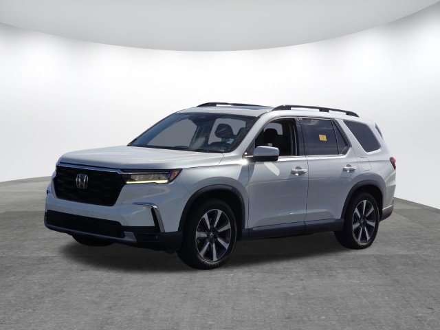 Used 2023 Honda Pilot Touring image 6