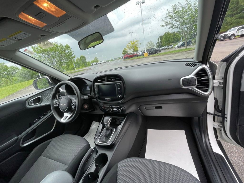 Certified 2022 Kia Soul LX FWD image 10