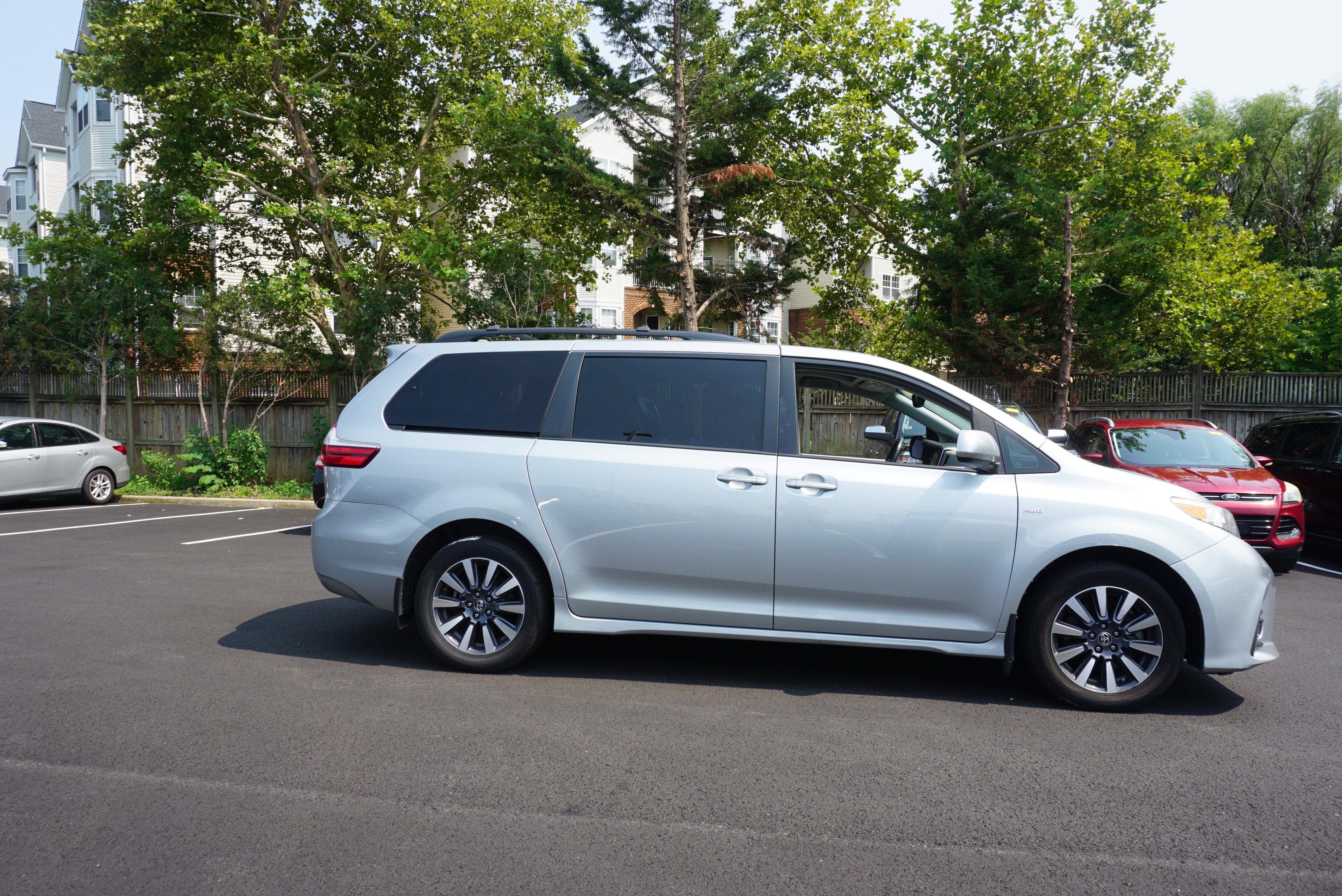 Used 2019 Toyota Sienna XLE w/ XLE Navigation Package AWD/4WD image 3