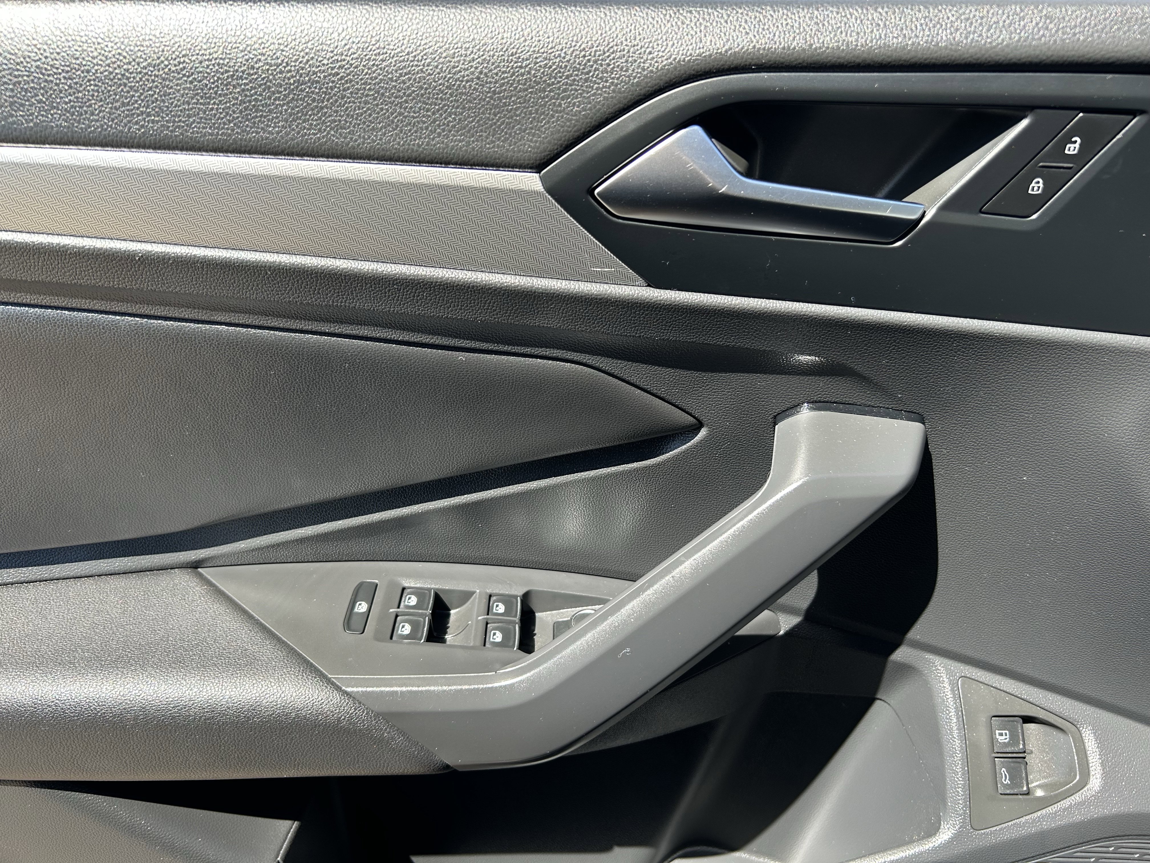 Used 2021 Volkswagen Jetta S w/ Driver Assistance Package image 21