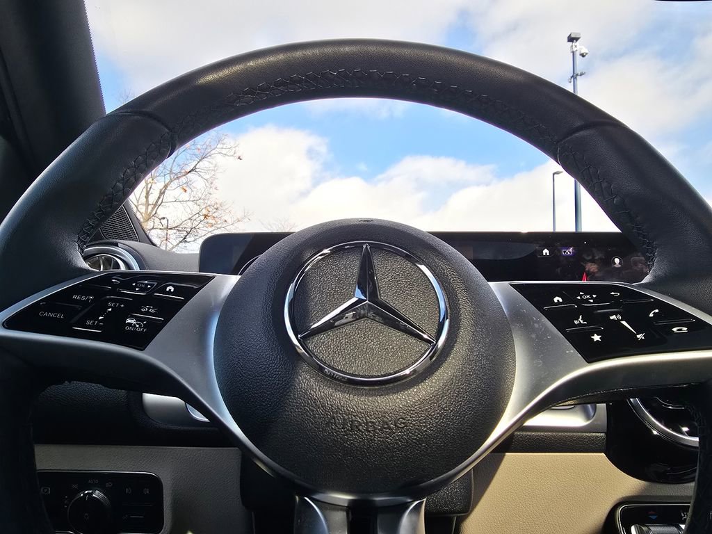 Used 2024 Mercedes-Benz GLB 250 GLB 250 image 26