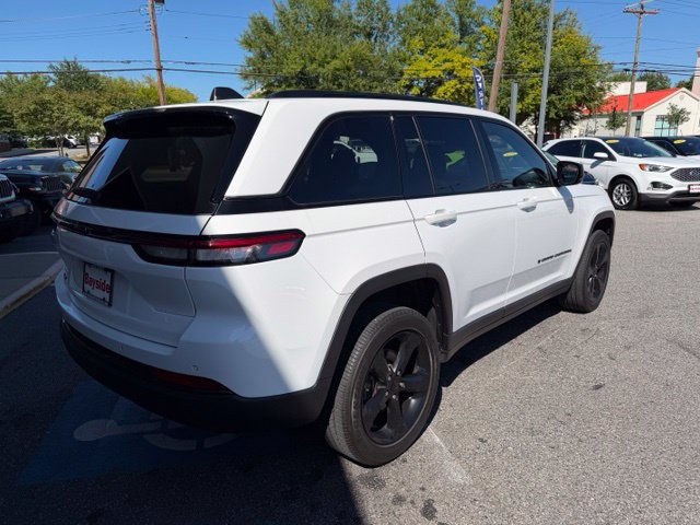 Used 2023 Jeep Grand Cherokee Altitude AWD/4WD image 16