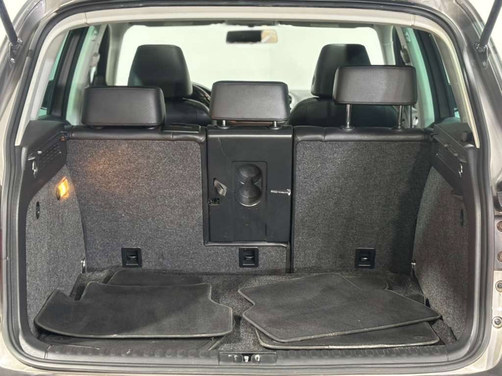Used 2011 Volkswagen Tiguan S image 17