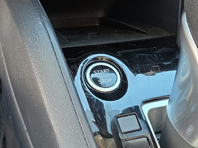 Certified 2025 Nissan Versa SR FWD image 26
