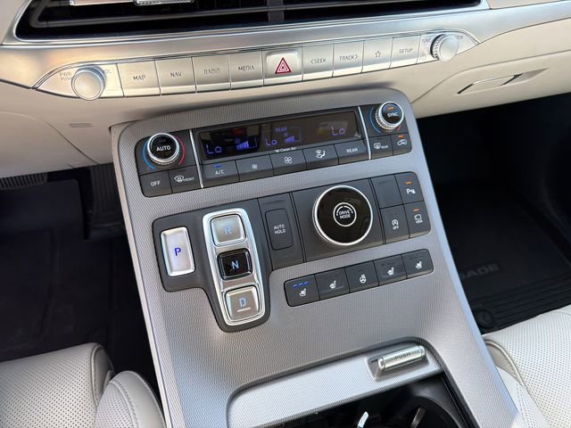 Used 2022 Hyundai Palisade Limited w/ Winter Package image 28