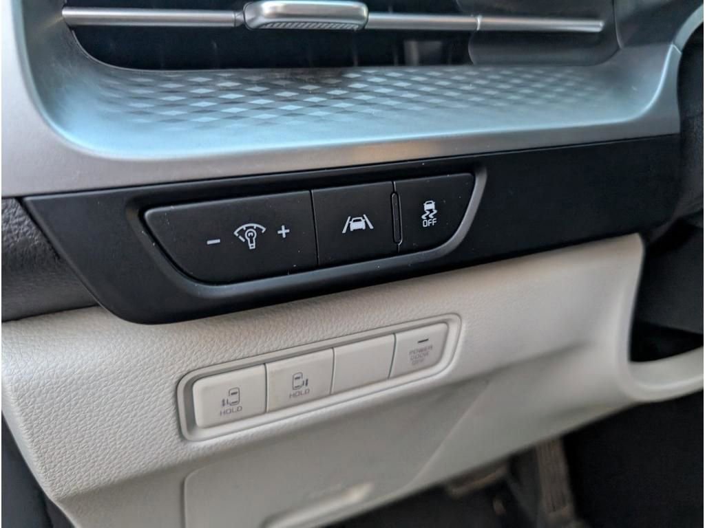 Used 2024 Kia Carnival LX image 14