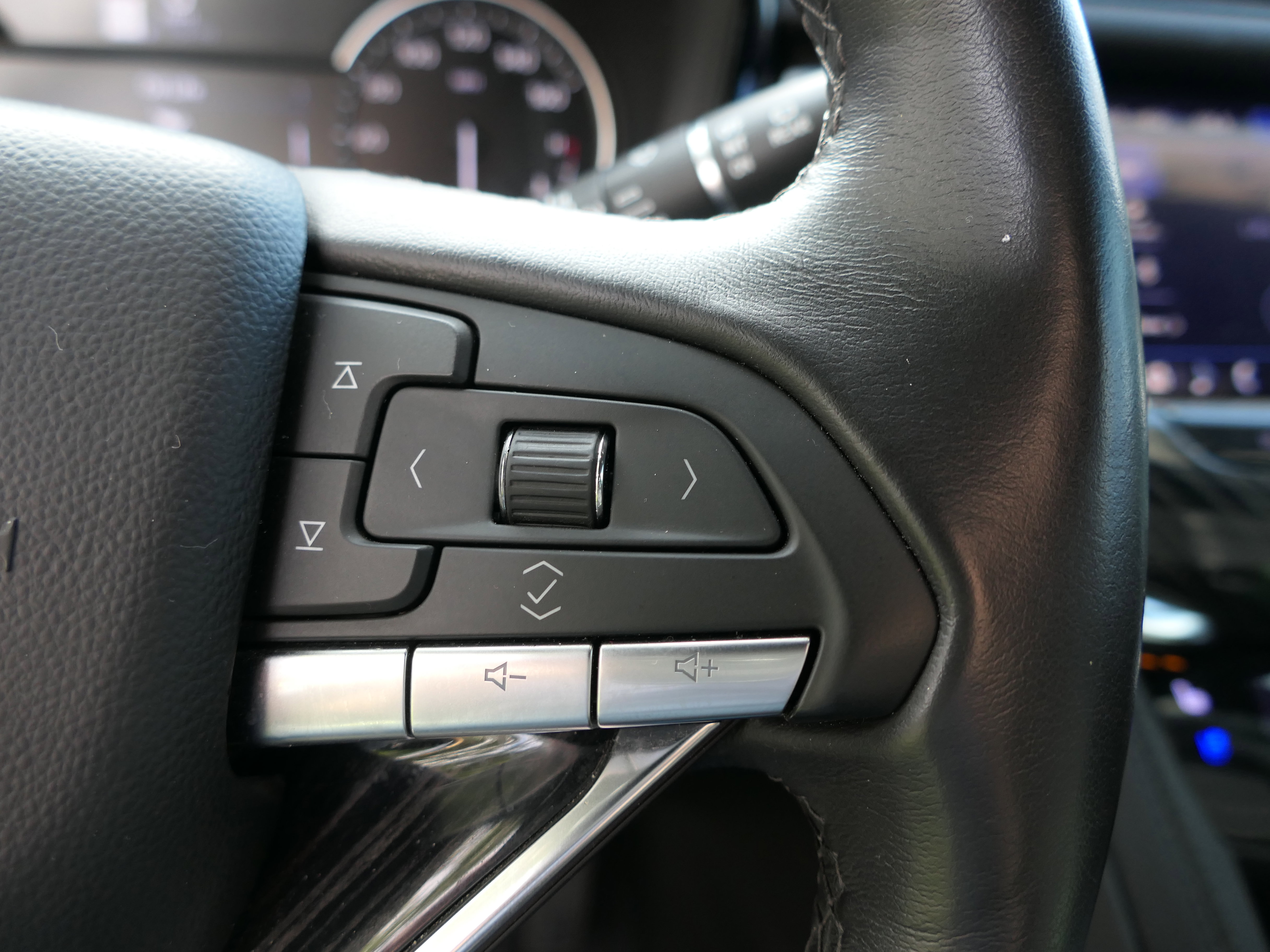 Certified 2024 Cadillac XT6 Premium Luxury FWD image 17
