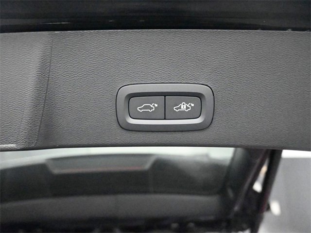 Used 2025 Volvo XC40 B5 Ultra image 26
