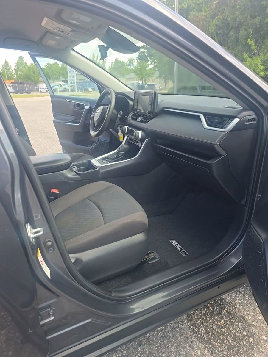Used 2019 Toyota RAV4 LE w/ All Weather Liner Package AWD/4WD image 18