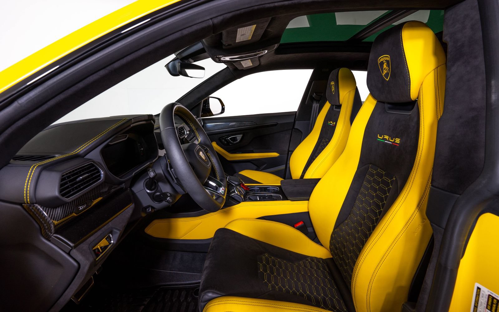 Used 2021 Lamborghini Urus AWD/4WD image 18
