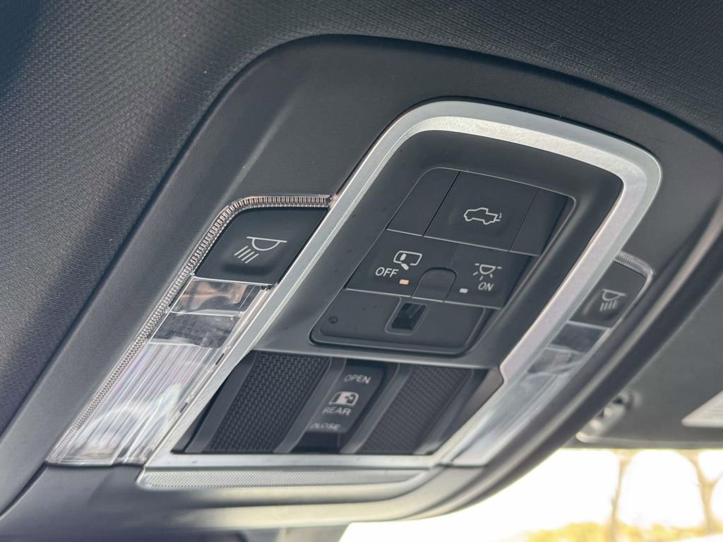 Used 2022 RAM 1500 Laramie w/ Sport Appearance Package AWD/4WD image 29