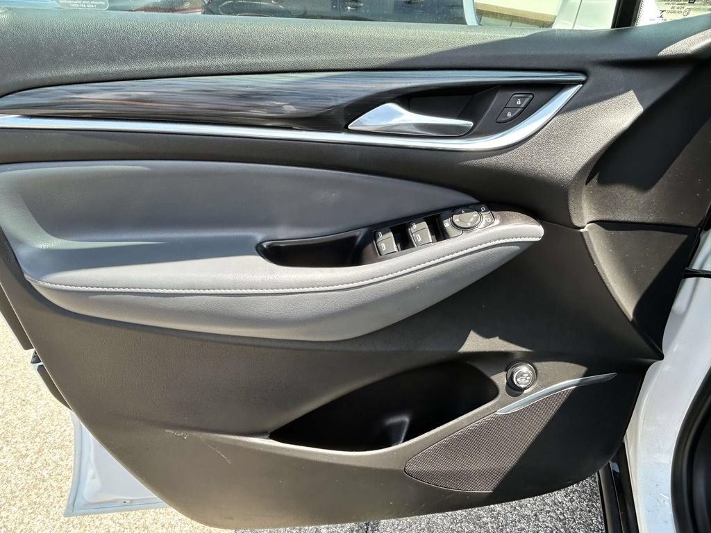 Used 2019 Buick Enclave Essence FWD image 12