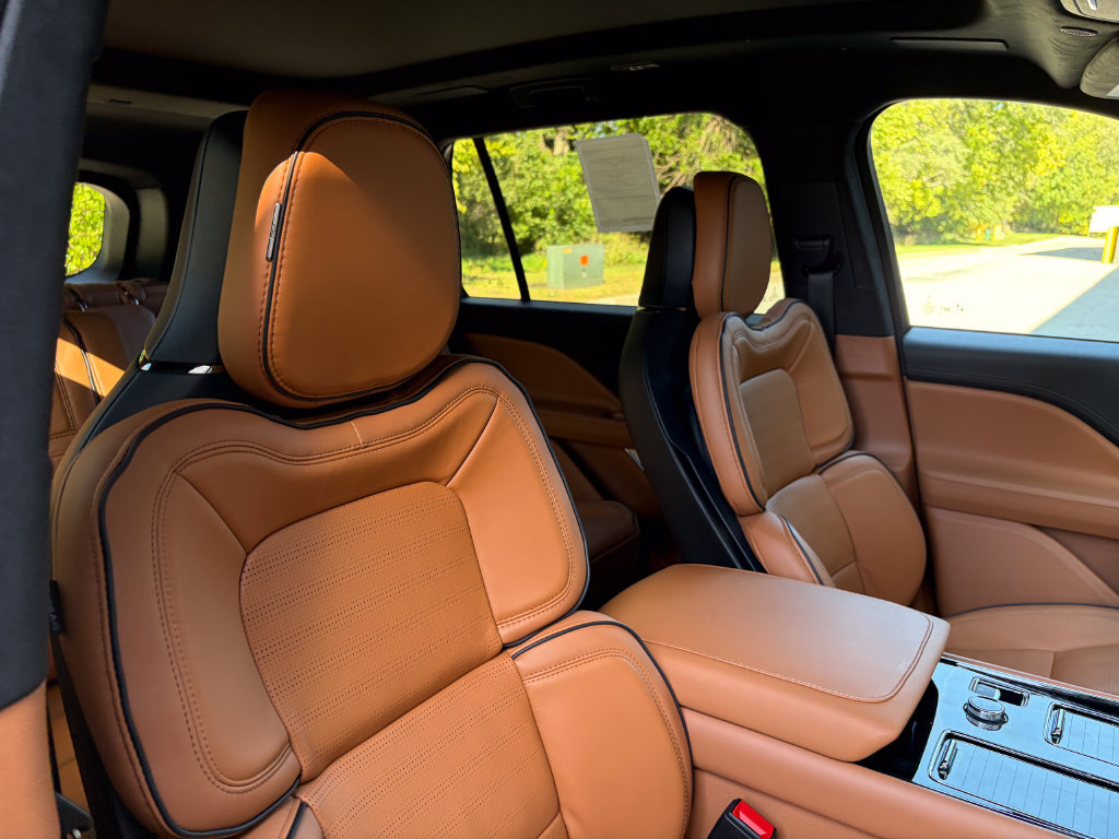 New 2027 Lincoln Aviator Black Label AWD/4WD image 35