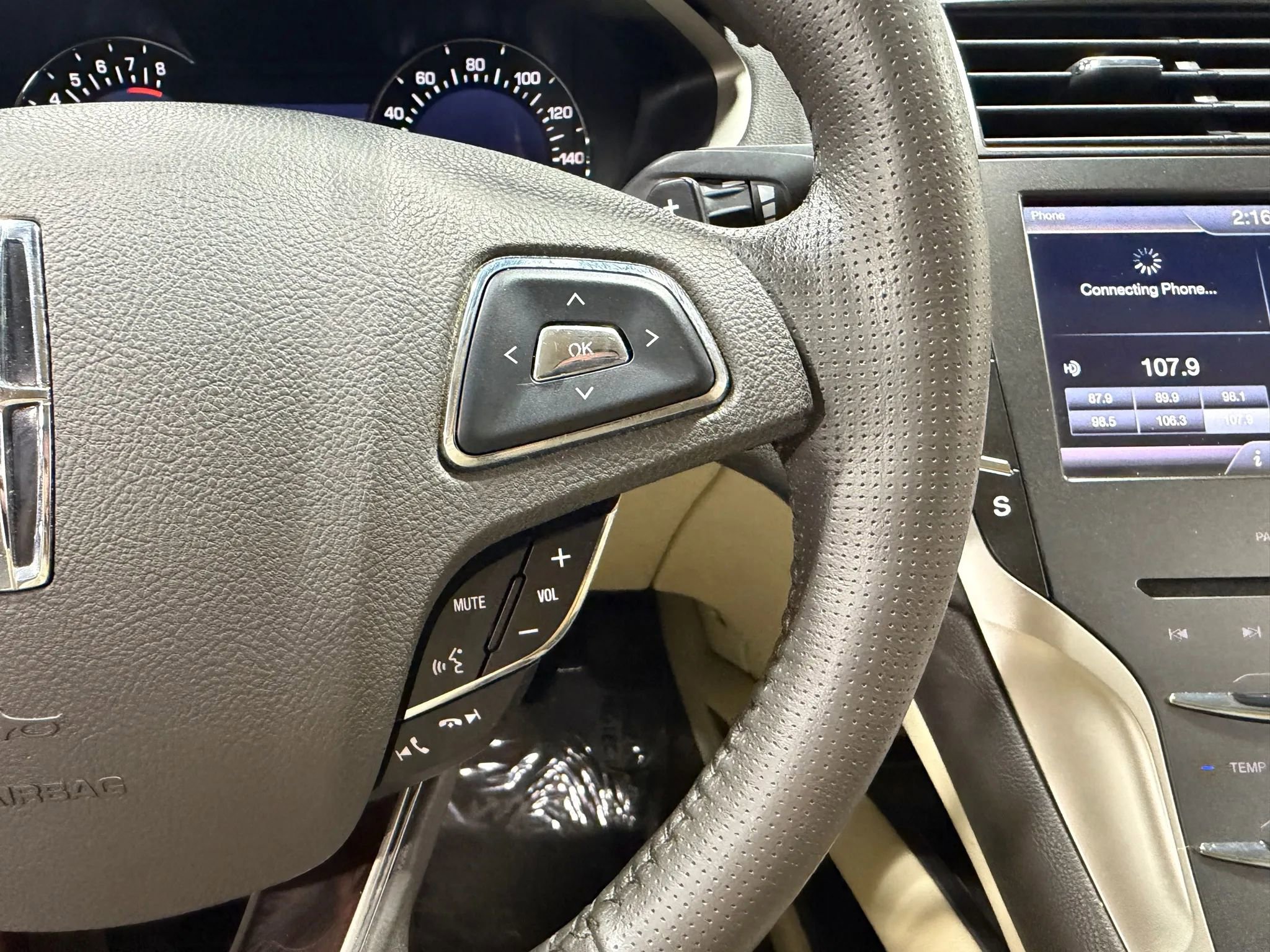 Used 2013 Lincoln MKZ image 16