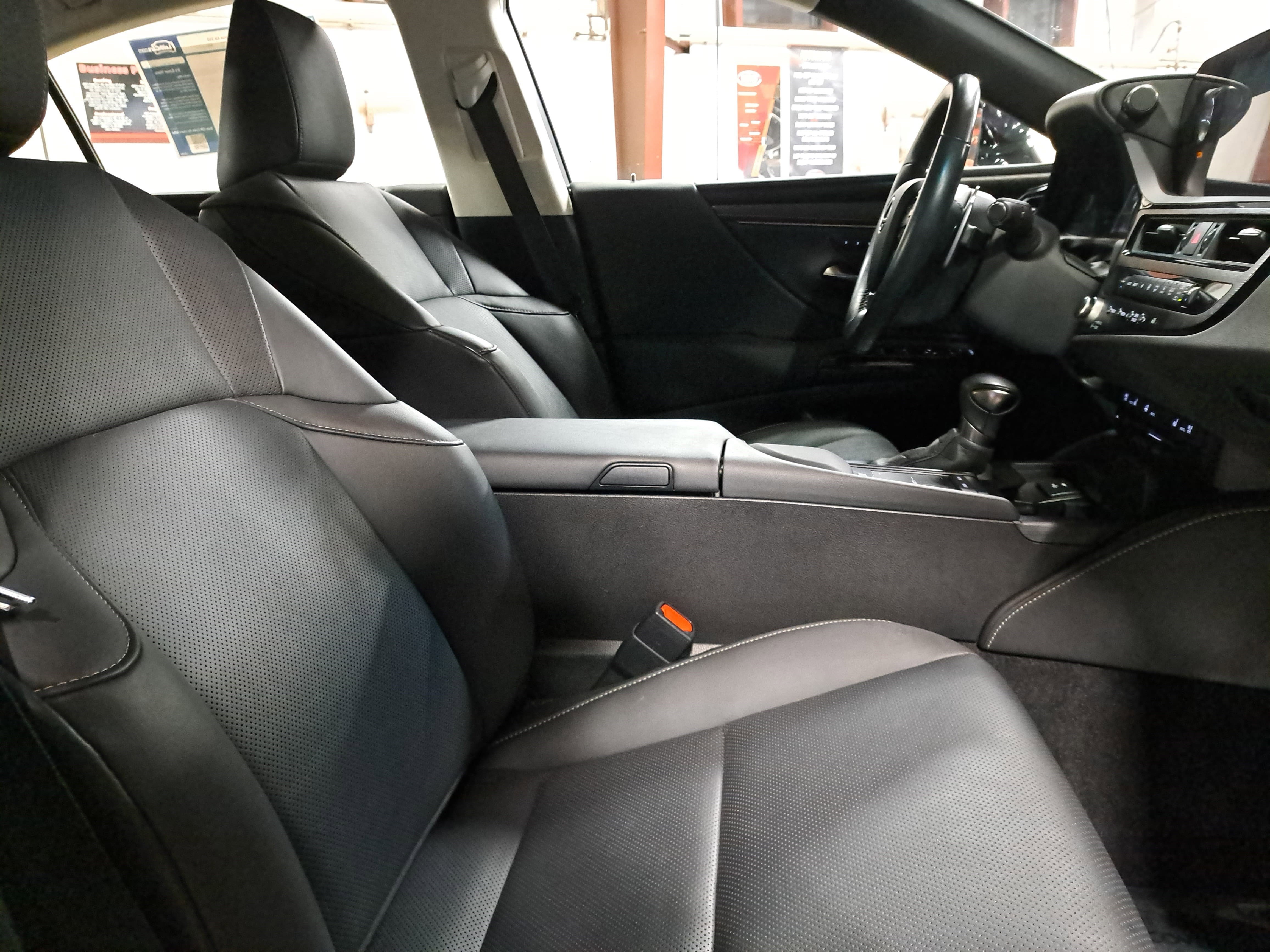 Used 2022 Lexus ES 350 w/ Premium Package image 10