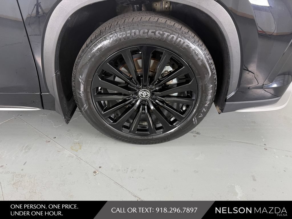 Used 2024 Toyota Highlander XSE FWD image 14
