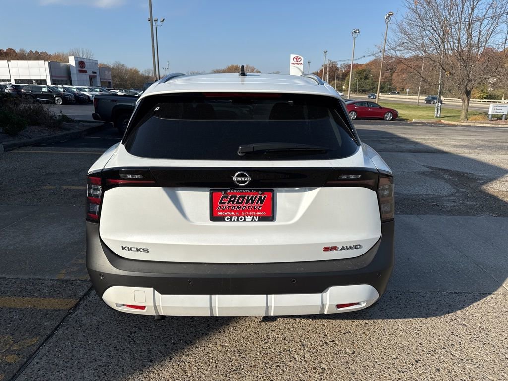 New 2026 Nissan Kicks SR w/ SR Premium Package AWD/4WD image 5