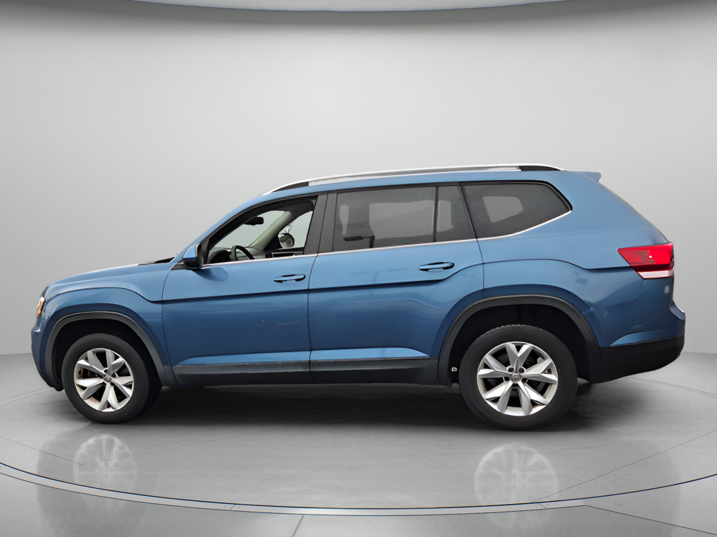 Used 2019 Volkswagen Atlas S FWD image 2