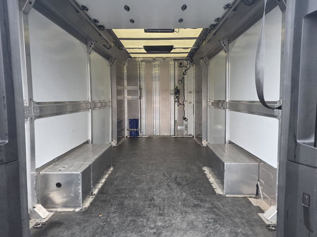 Used 2024 Chevrolet Brightdrop 600 w/ Commercial Equipment Package image 8