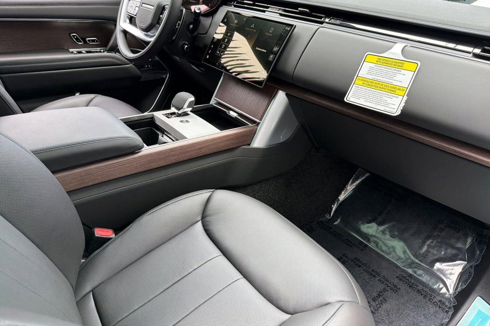 New 2026 Land Rover Range Rover Long Wheelbase SE AWD/4WD image 24