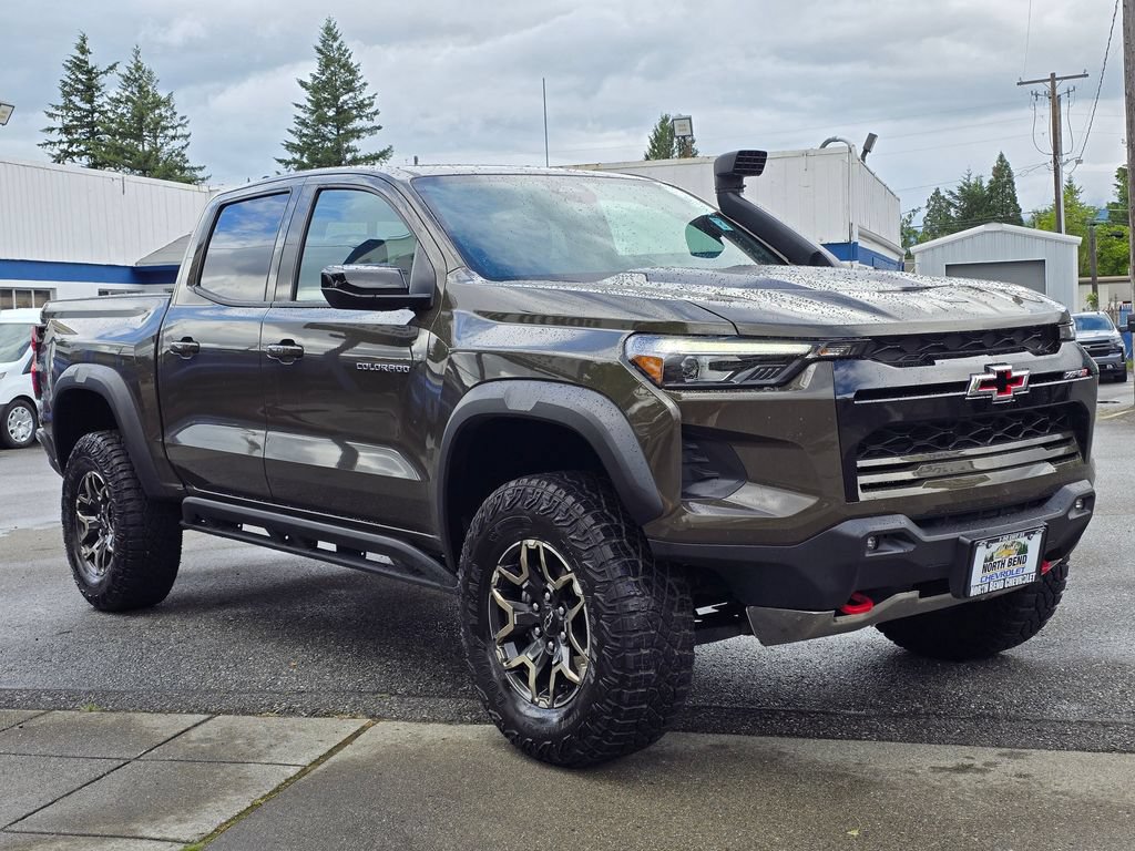 Used 2024 Chevrolet Colorado ZR2 AWD/4WD image 3