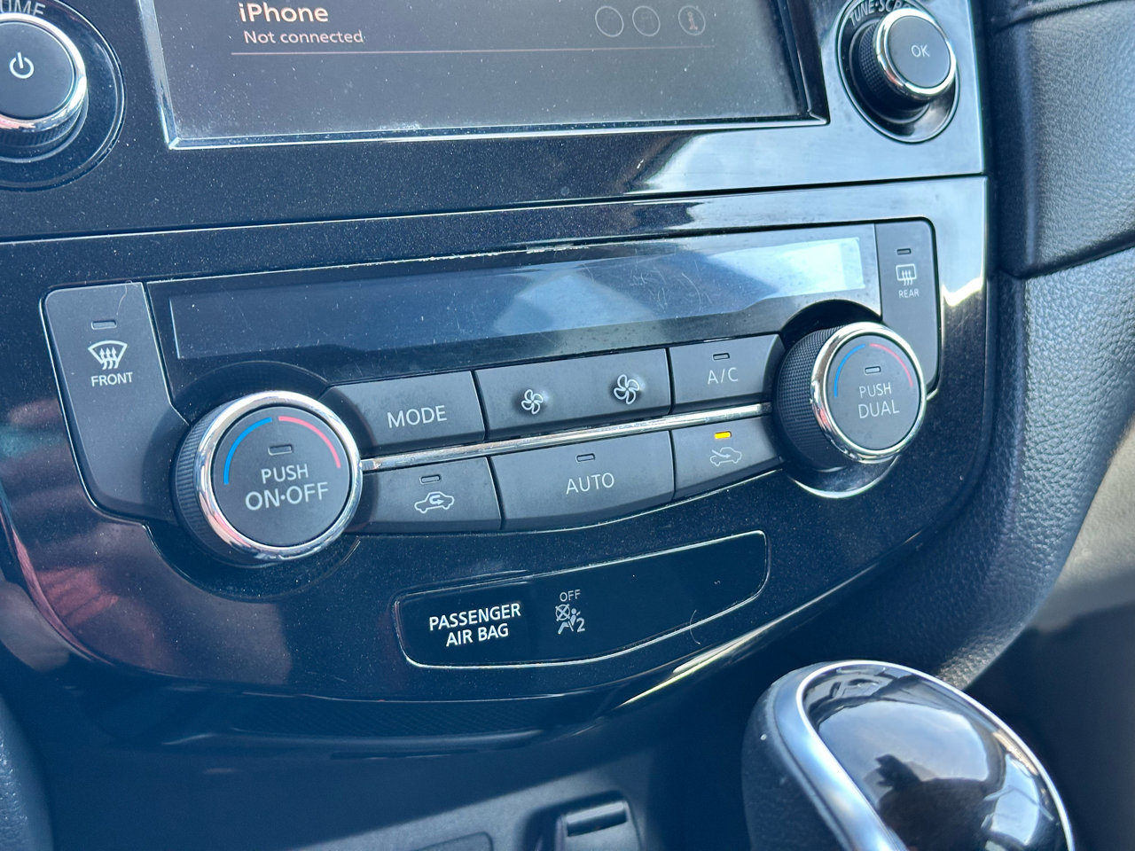 Used 2020 Nissan Rogue SV image 25