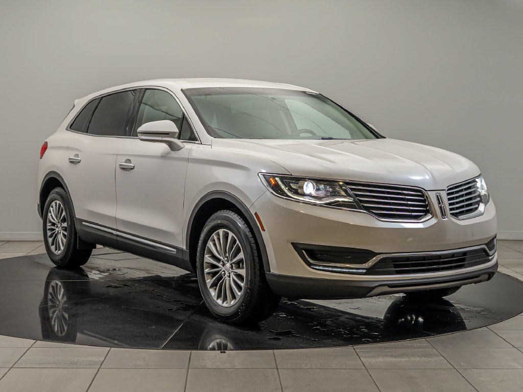 Used 2016 Lincoln MKX Select w/ Select Plus Package AWD/4WD image 3